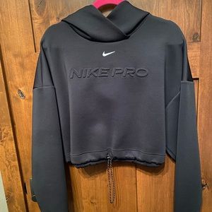 Nike Dry Fit cropped Sweatshirt in size M